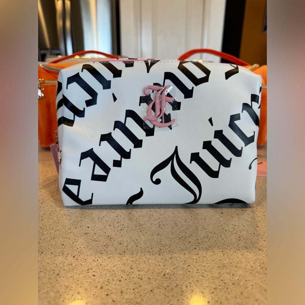 Juicy Couture Black White Wedge Travel Cosmetic Makeup Bag/New🌟⭐️✨️